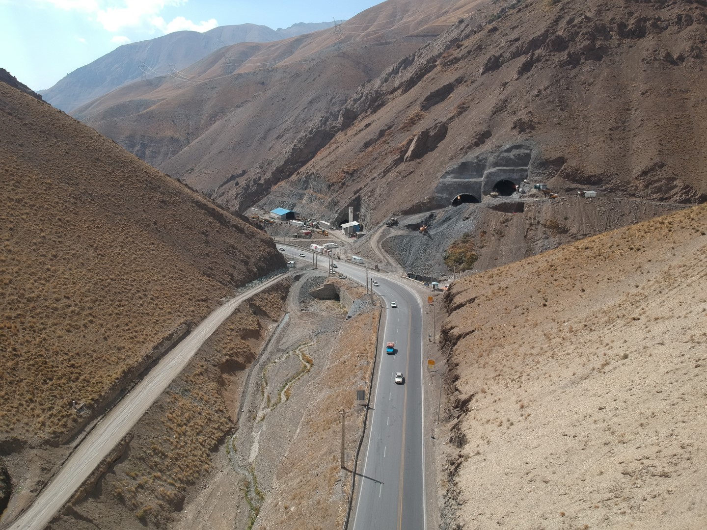 مطالعات و طراحی فاز دو و نظارت کارگاهی و عالیه قطعه D منطقه دو آزادراه تهران شمال و مطالعه و احداث مسیر موجود جایگزین