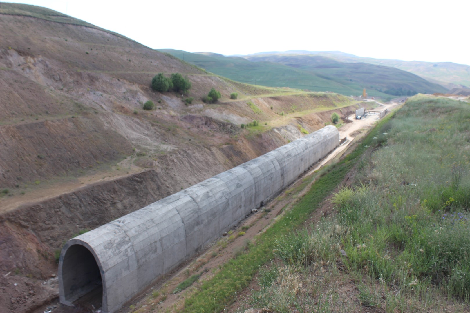 نظارت بر عملیات اجرائی قطعات 5 و 6  راه آهن محور میانه - اردبیل